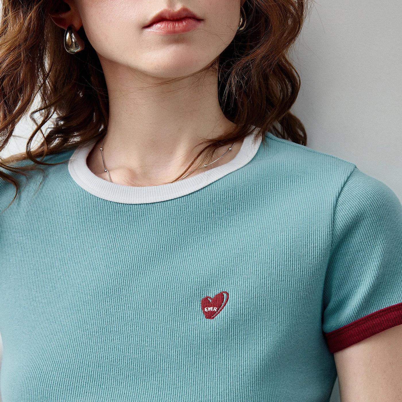 Camiseta Feminina Cropped Assimétrica Color Block
