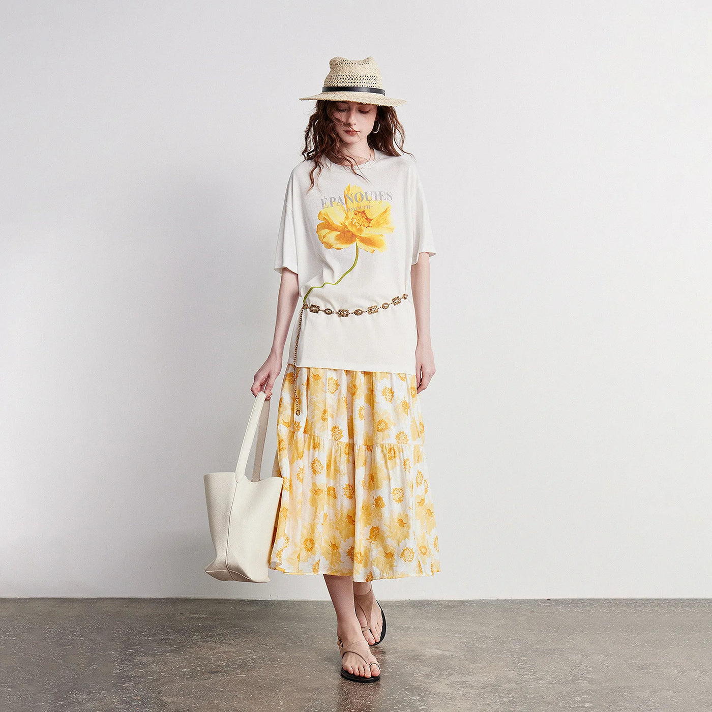 Camiseta Feminina de Linho com Estampa Floral Artística