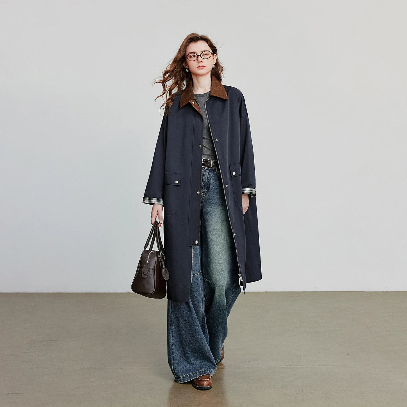 Trench Coat Feminino Longo Xadrez com Gola de Cotelê