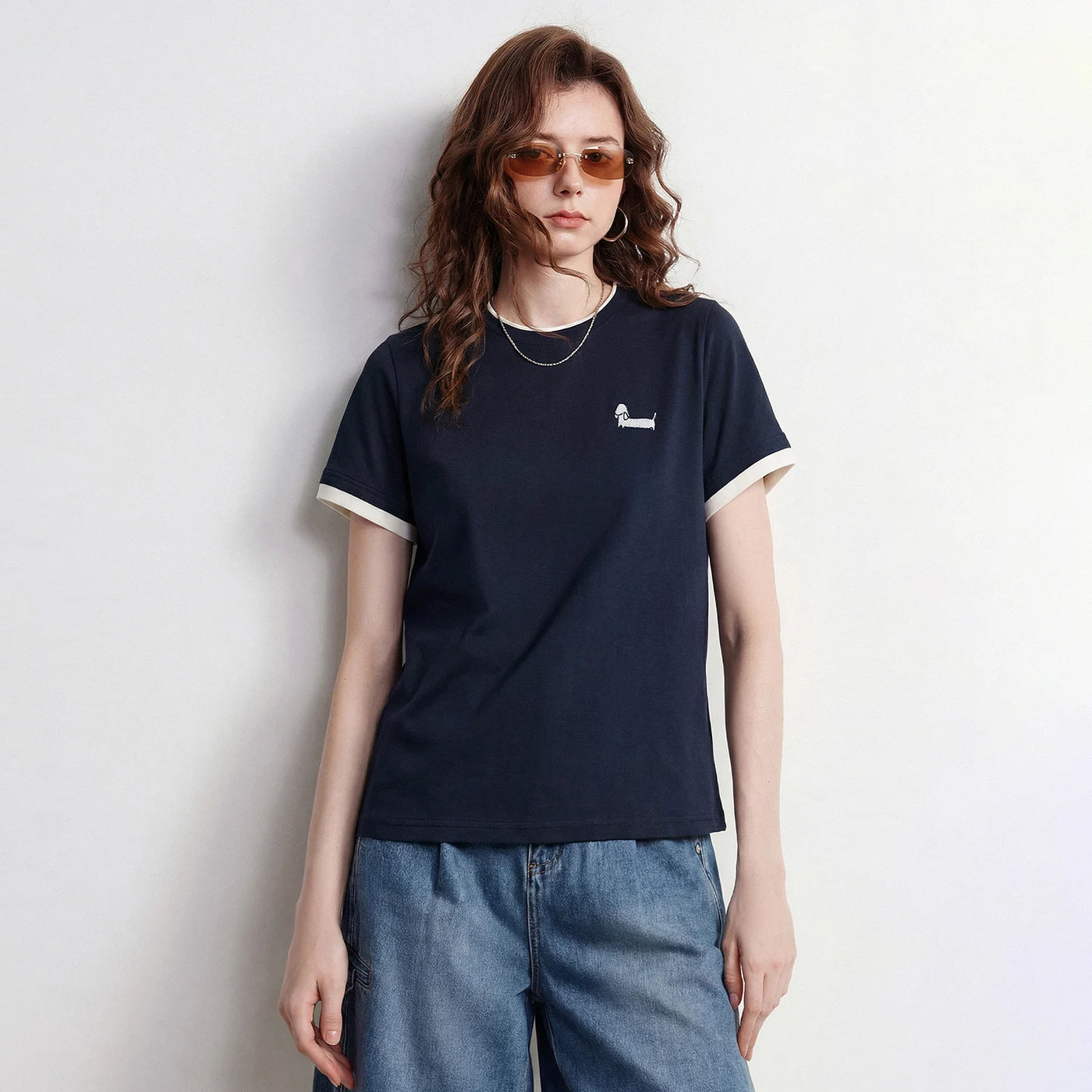 Camiseta Feminina Antibacteriana Color Block com Bordado Cachorro