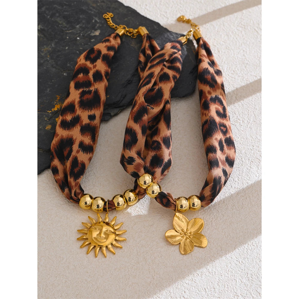Colar Feminino Flor em Aço Inoxidável 2