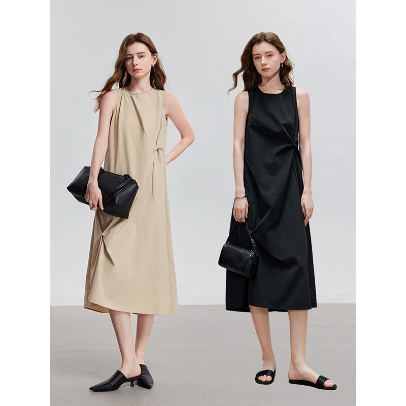 Vestido Curto sem Manga com Caimento Evasê