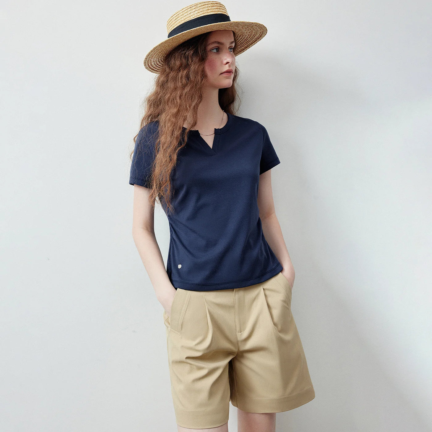 Camiseta Feminina Slim de Algodão com Decote V Franzido