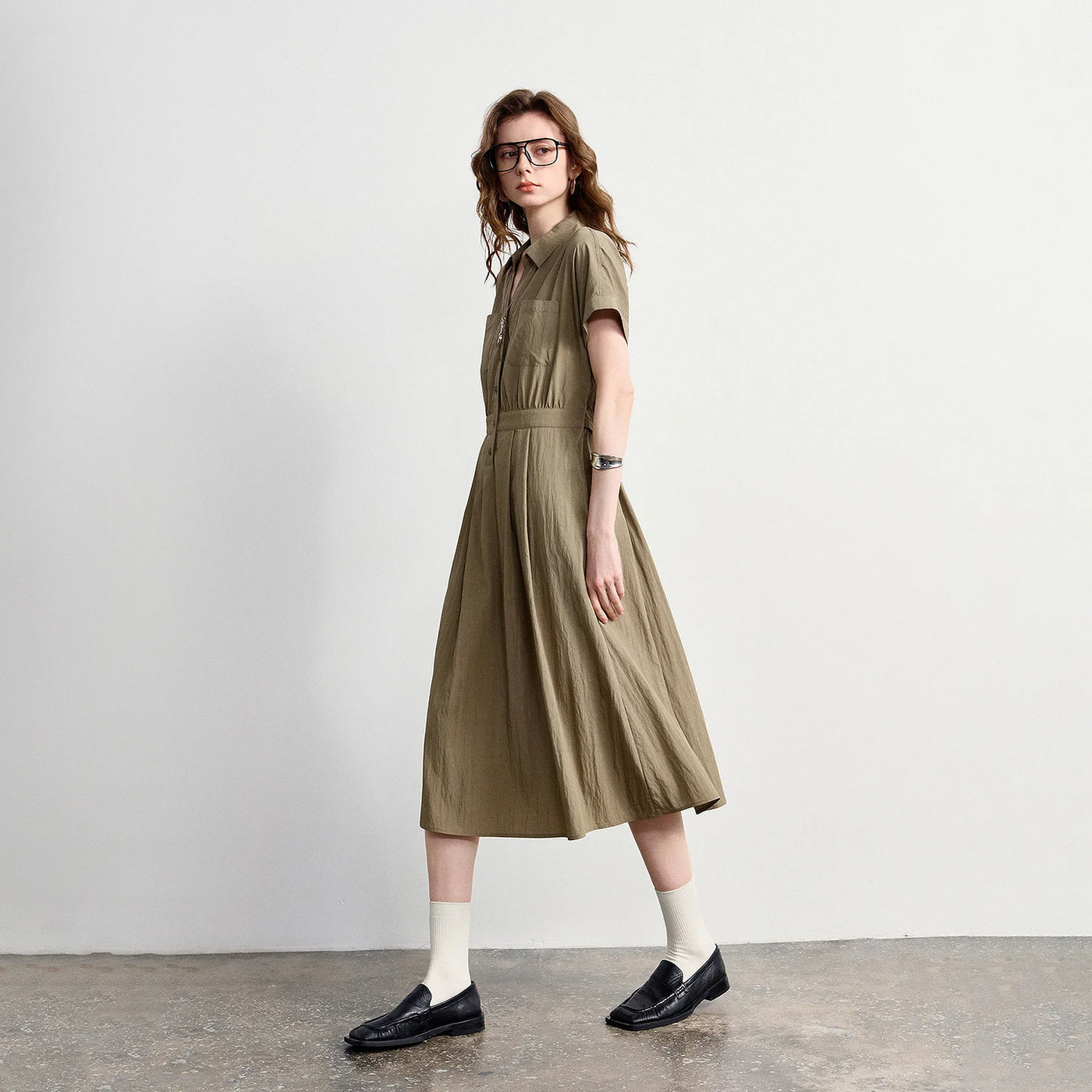 Vestido Midi Texturizado com Gola Camisaria e Botões