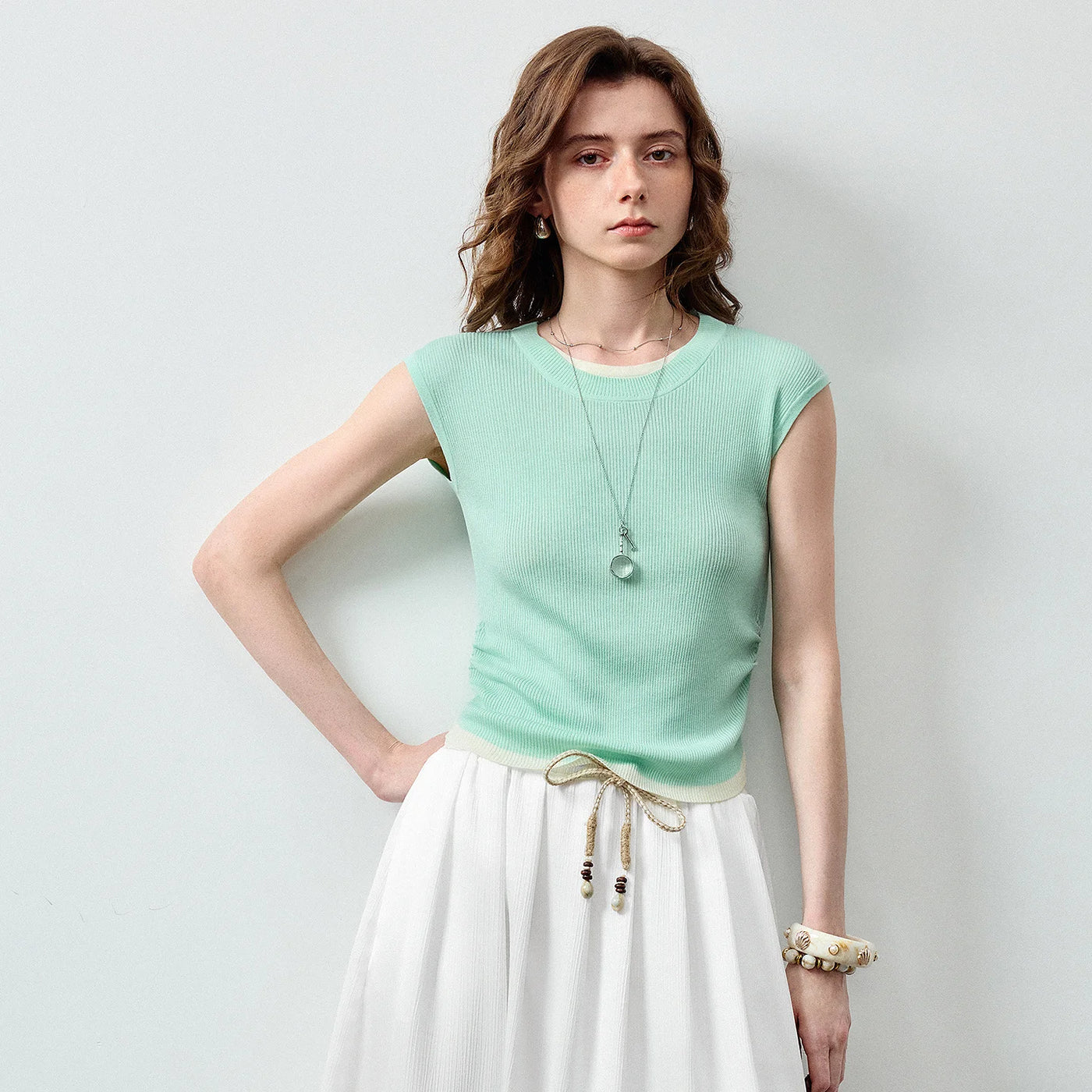 Blusa Feminina de Tricô Sem Mangas Efeito Duas Peças