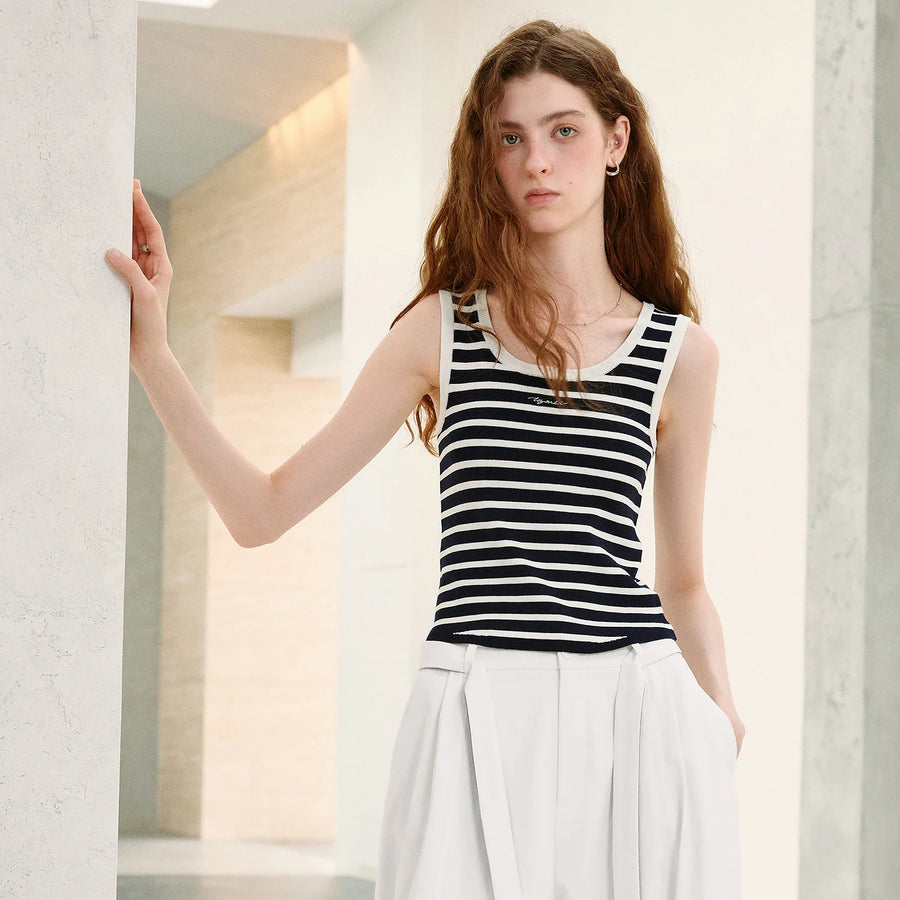 Blusa Feminina de Tricô com Lã e Barra Assimétrica