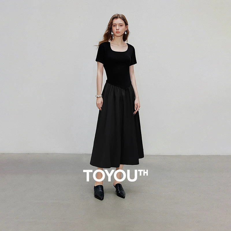 Vestido Midi Preto com Decote Quadrado