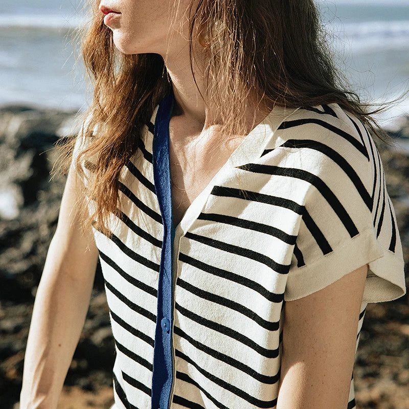 Blusa Feminina de Tricô Listrada Manga Curta