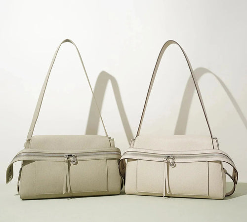 Bolsa Feminina de Couro Legítimo Baguete com Alça Única e Bolsos Internos