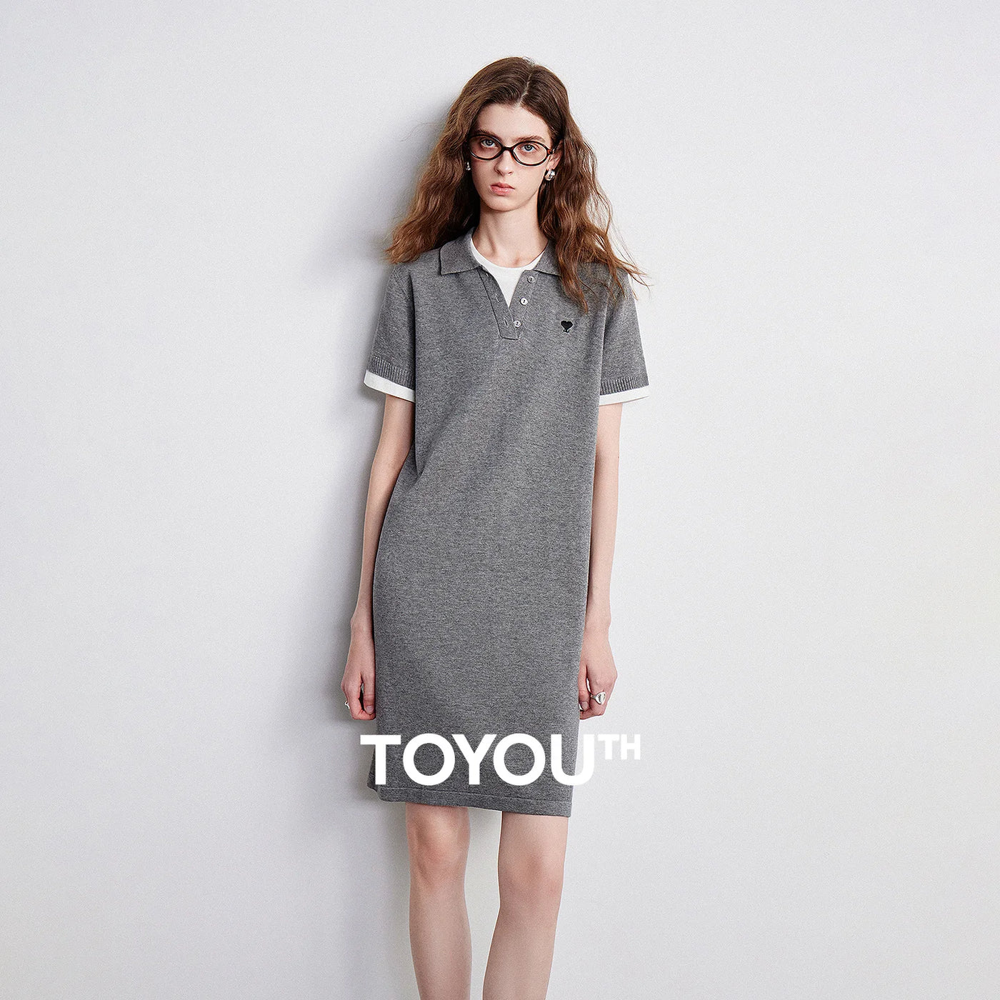 Vestido Polo Curto em Malha com Recortes