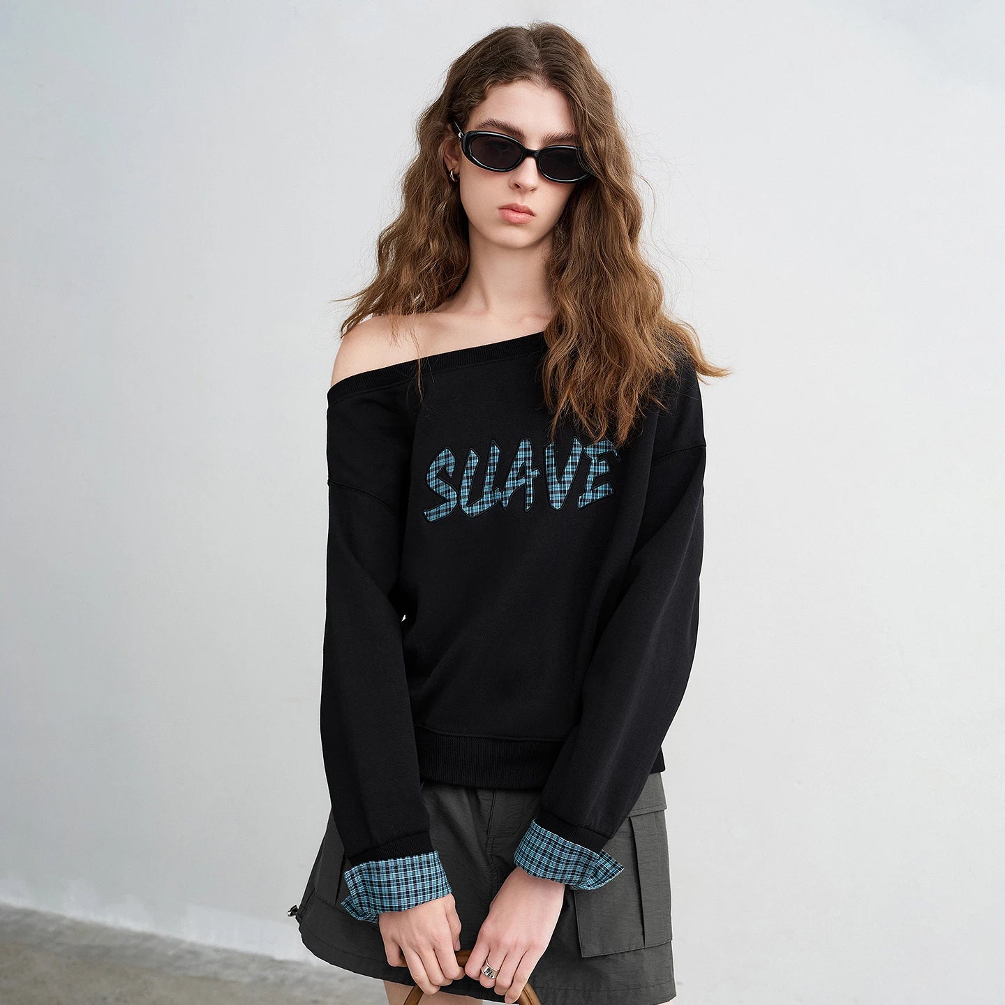 Moletom Cropped Feminino Xadrez com Ombros Vazados