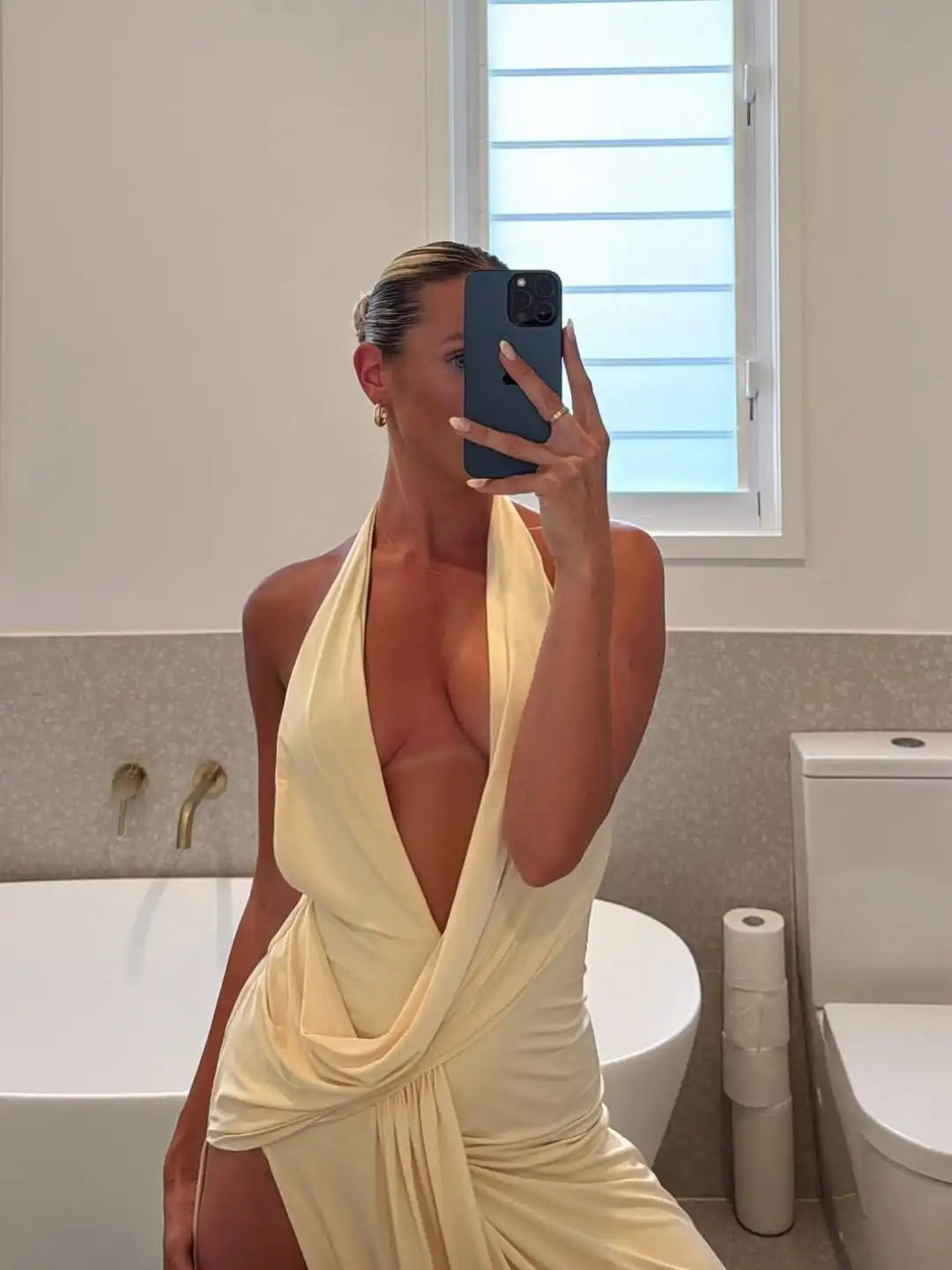 Vestido Longo Feminino Frente Única com Drapeado e Fenda