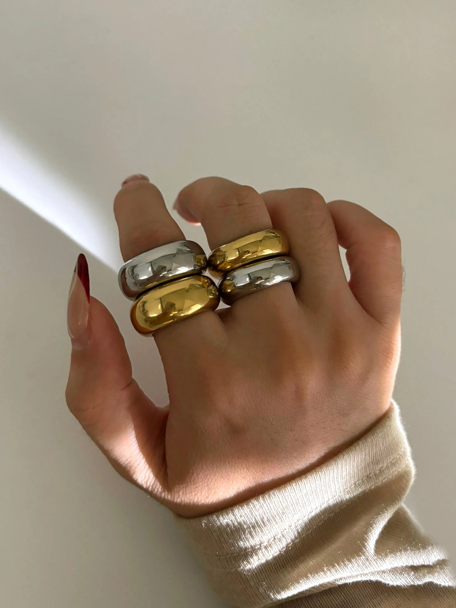 Anel Polido 8 mm e 10 mm com Banho Ouro 18K
