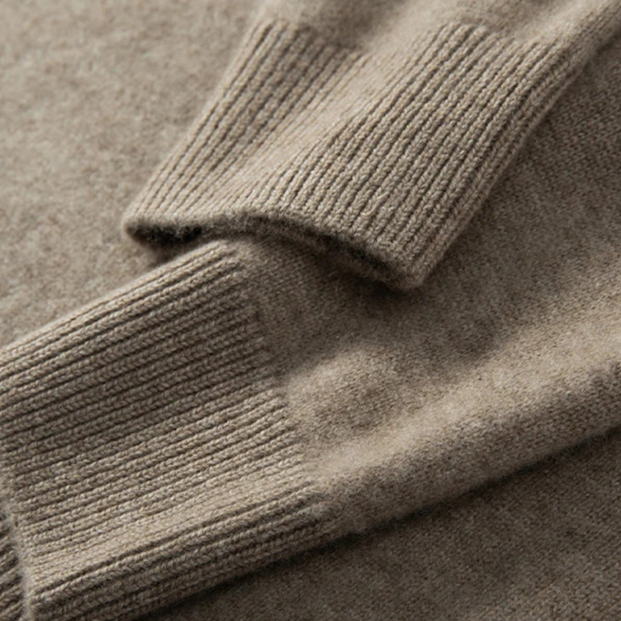 Suéter Feminino de Cashmere com Gola Alta - Elegância e Conforto