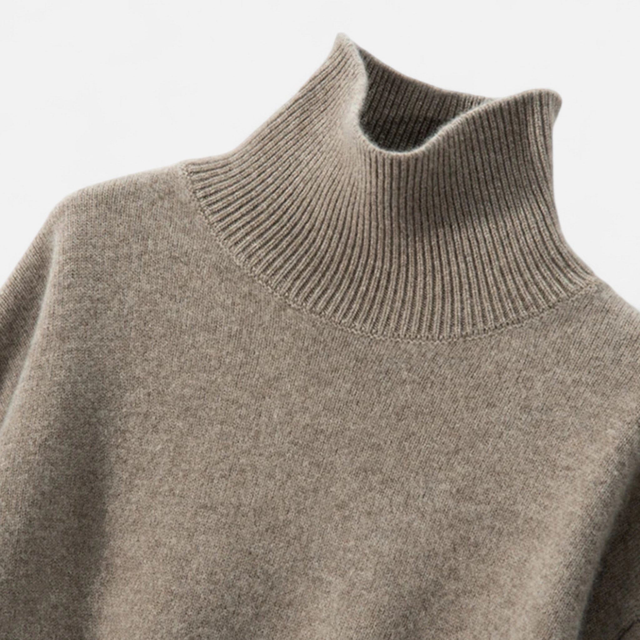 Suéter Feminino de Cashmere com Gola Alta - Elegância e Conforto