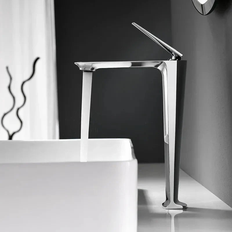 Torneira para banheiro Bica Alta Monocomando Elegance em Cromado Premium.