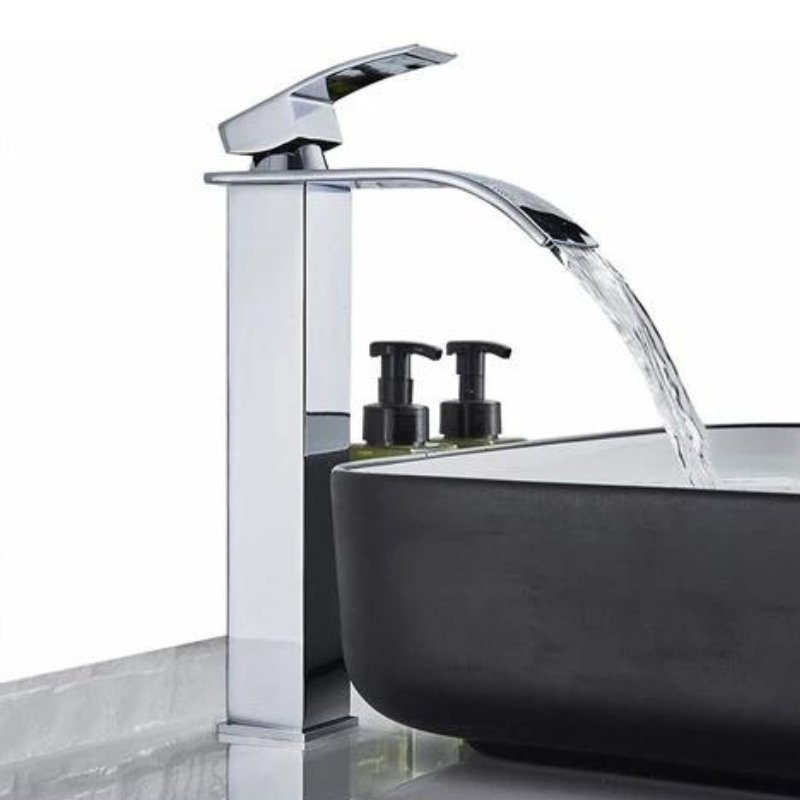 Torneira para banheiro Elegância Bica Alta Cascata Monocomando em Cromado Premium.