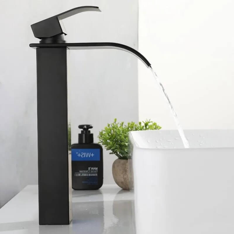 Torneira para banheiro Elegância Bica Alta Cascata Monocomando em Cromado Premium. Alta - 29.5cm Preto