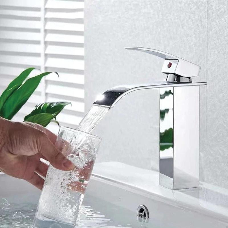 Torneira para banheiro Elegância Bica Alta Cascata Monocomando em Cromado Premium. Baixa - 18.5cm Prata