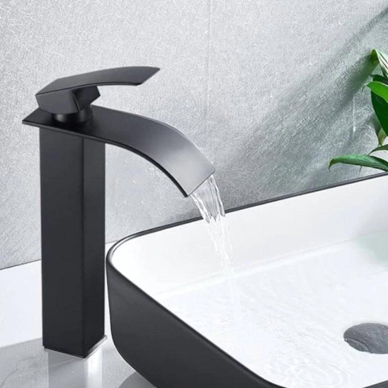 Torneira para banheiro Elegância Bica Alta Cascata Monocomando em Cromado Premium.