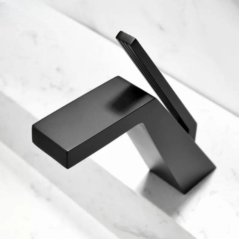 Torneira para banheiro Elegância Bica Alta Monocomando em Cromado Premium. Preto