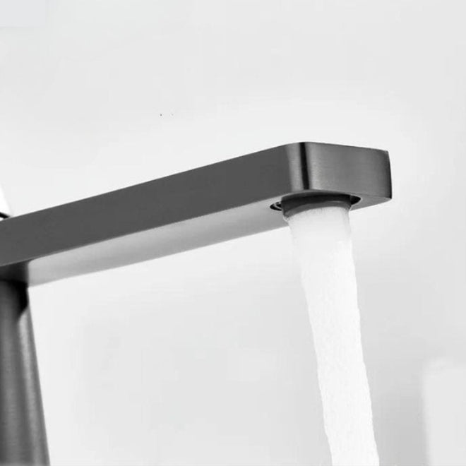 Torneira para banheiro Elegância Bica Alta Monocomando em Cromado Premium.
