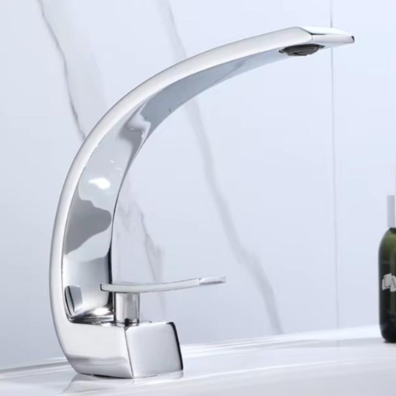 Torneira para banheiro Elegância Bica Alta Monocomando em Preto Fosco.