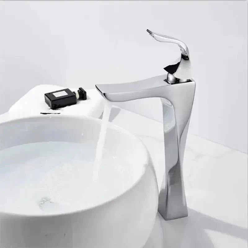 Torneira para banheiro Elegância Monocomando Bica Alta em Cromado Premium.