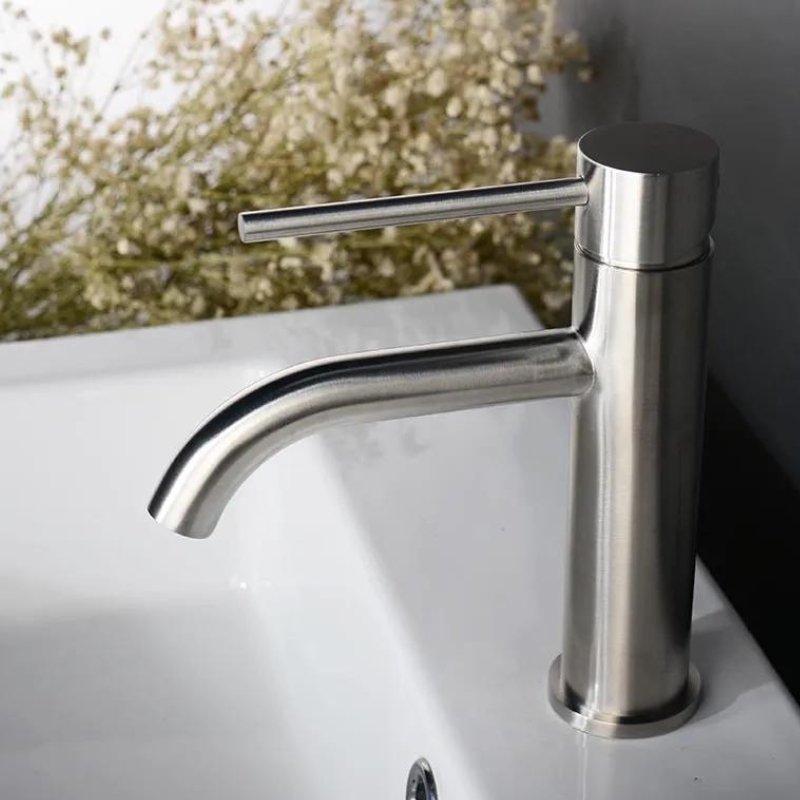 Torneira para banheiro Elegante Bica Baixa Monocomando em Cromado Premium.