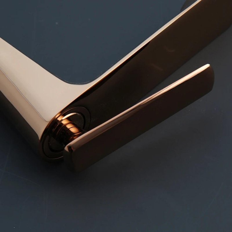 Torneira para banheiro Monocomando Bica Alta de Design Sofisticado em Rose Gold.