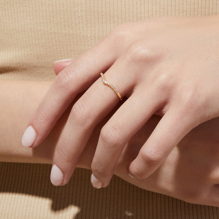 Anel Simple V - Cravejado Gold