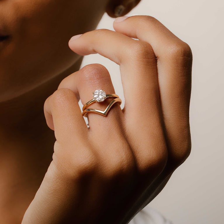 Ring Simple V Gold