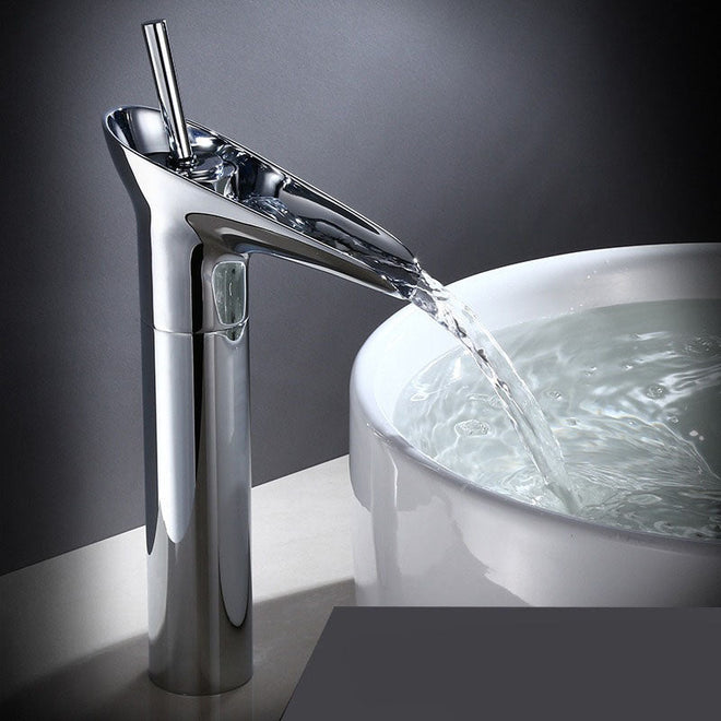 Torneira de Cascata em Latão Antigo - Misturador de Pia de Banheiro com Design de Alça Única Cromado Alto (Perfil Alto)