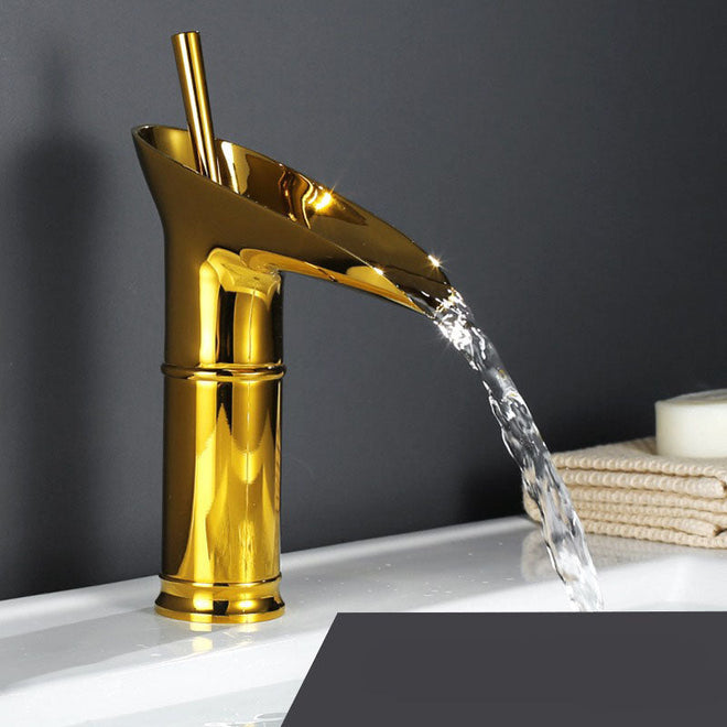 Torneira de Cascata em Latão Antigo - Misturador de Pia de Banheiro com Design de Alça Única Dourado Baixo (Perfil Baixo)