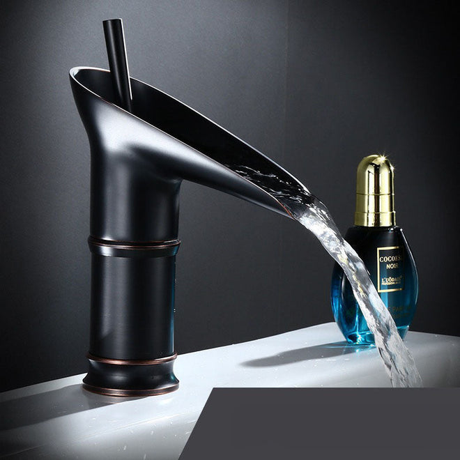 Torneira de Cascata em Latão Antigo - Misturador de Pia de Banheiro com Design de Alça Única Preto Baixo (Perfil Baixo)