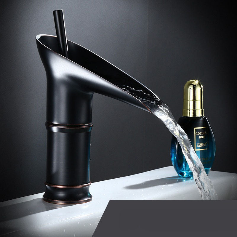 Torneira de Cascata em Latão Antigo - Misturador de Pia de Banheiro com Design de Alça Única Preto Baixo (Perfil Baixo)