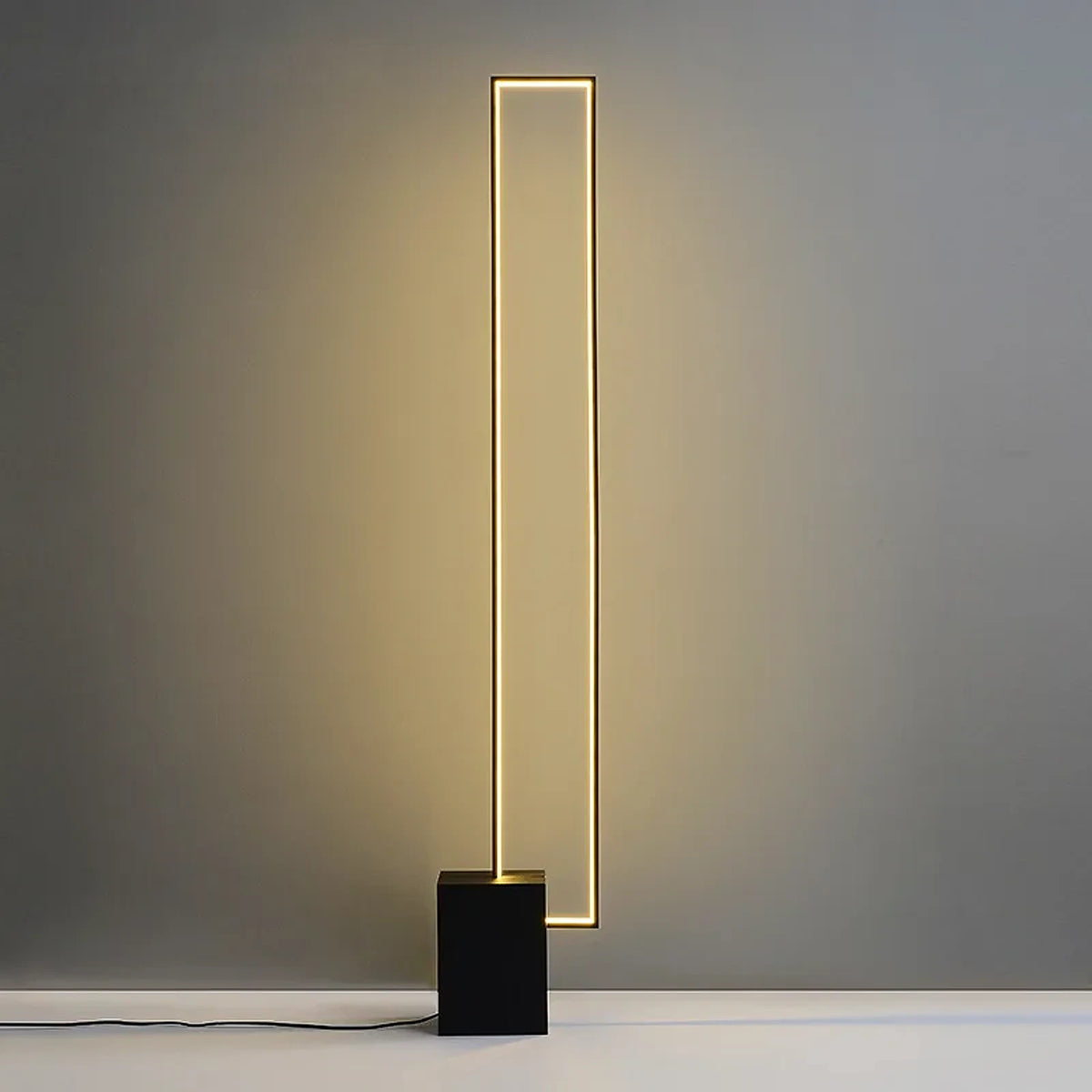 Luminária de Piso Contemporâneo Quadrado, peça de luminárias de piso da VivaCasa — imagem 7